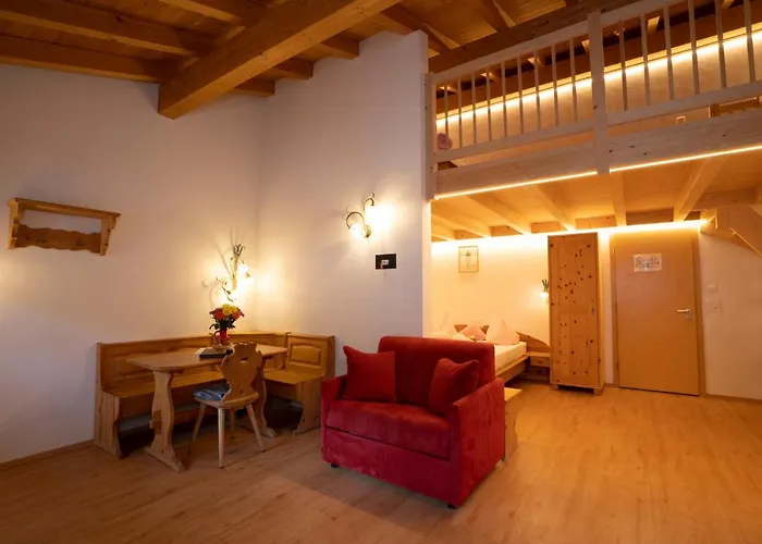 Crusch Alba Auf Der Strassenseite Sta Maria * Sta Maria Val Müstair