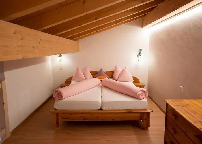 Crusch Alba Auf Der Strassenseite Sta Maria Apartman *